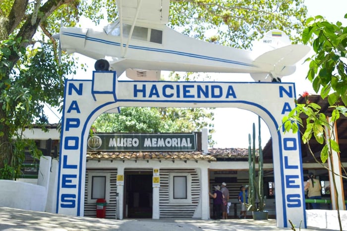 From Medellín: Hacienda Nápoles Theme Park Day Trip