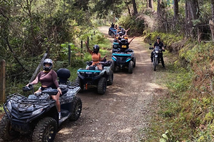 Medellin: tour op een quad, ATV. Off-road avontuur en waterval.