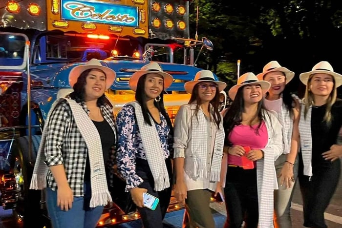 Medellin: Chiva Rumbera De Fiesta Chiva Rumbera De Fiesta