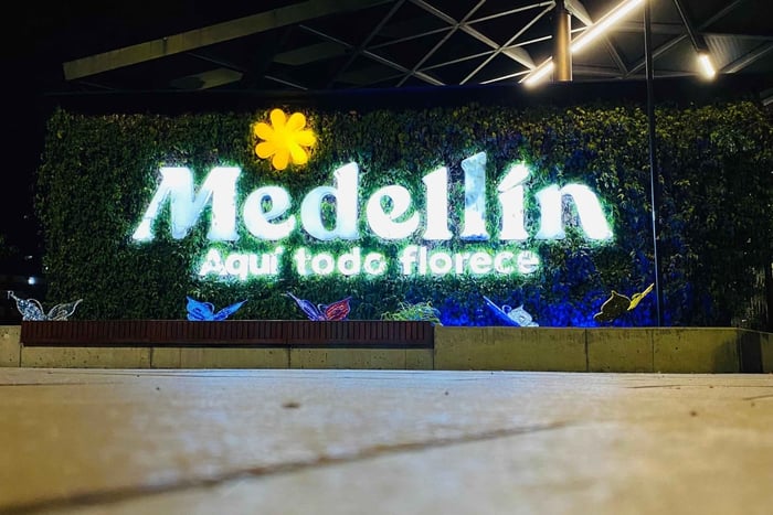 Medellín: Tour Alumbrados Navideños con Envigado, 5h