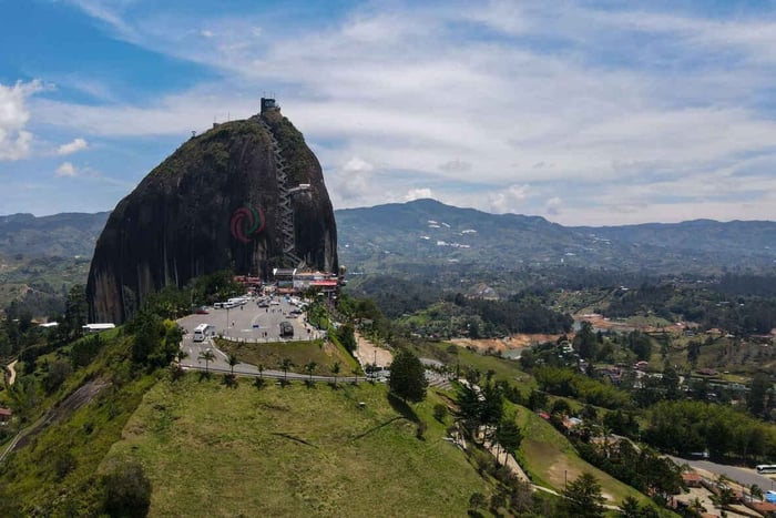 Medellín: Guatapé, El Peñol, and Boat Tour with Lunch