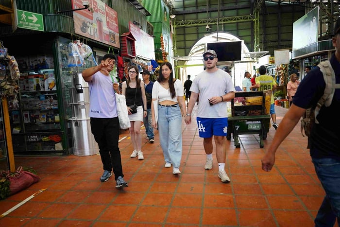 Medellín Multi-sensory Tour in the market, +15 Exotic Fruits
