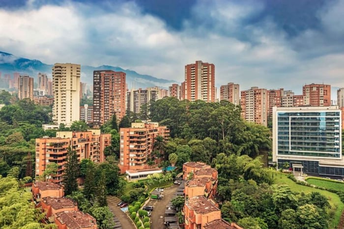 Medellin: Private custom tour with a local guide