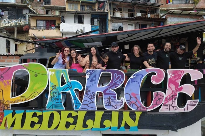 Medellín: Private Tour of Comuna 13 with Live Shows