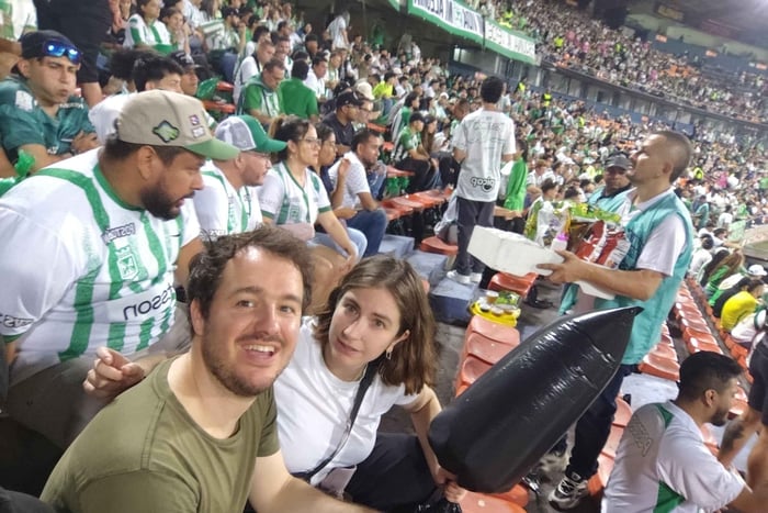 Fotbollsrundtur i Medellín med upphämtning, tröja och dryck