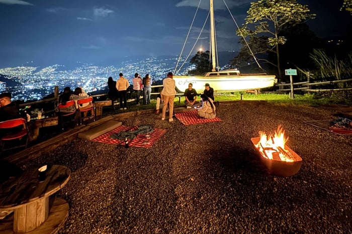 Medellín: Pôr do Sol no Mirante Vintage Antiques e Serviço de Busca
