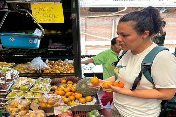 Medellín: tour di degustazione di frutta tropicale e dolci