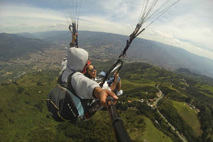 Experiência de parapente + café da manhã + transporte incluído