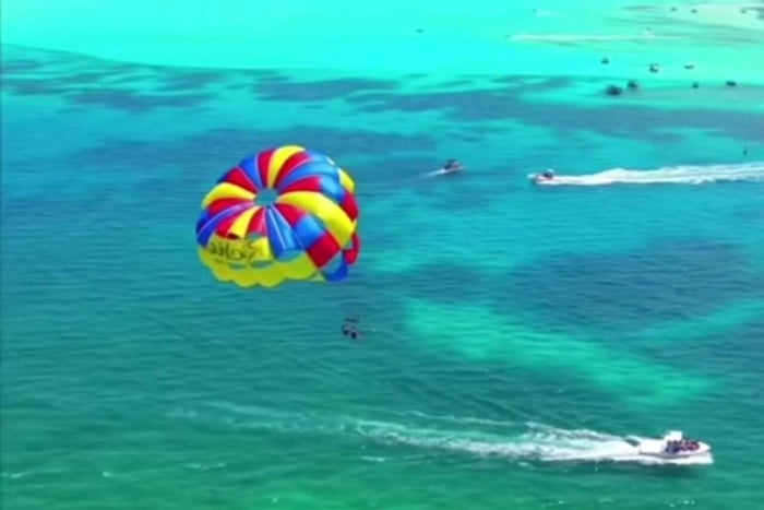 Fly med parasail på øya San Andrés