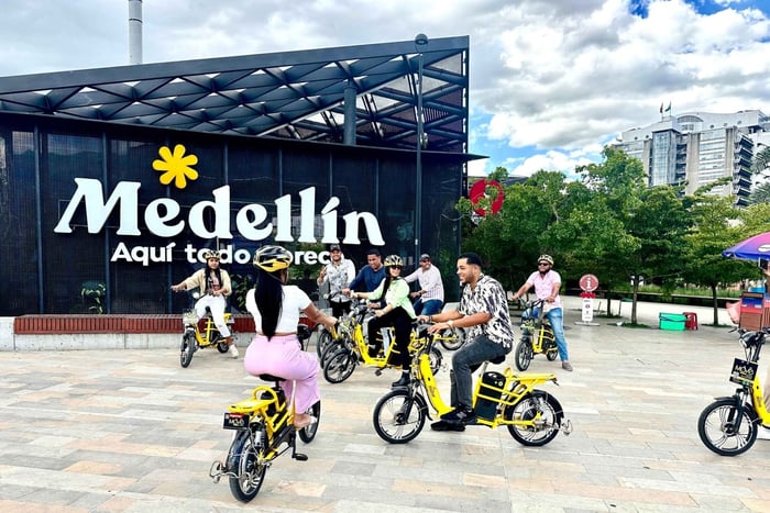 Private City Tour Express 1.5 hours Medellín Electric Bike