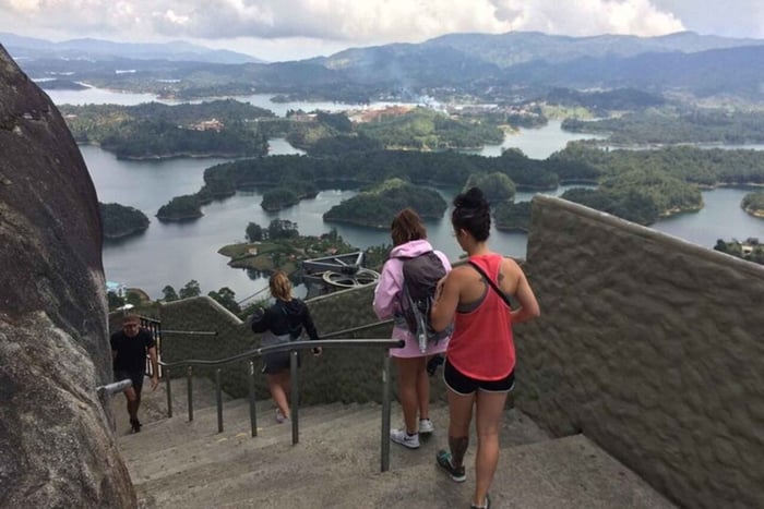 De Medellín: Viagem Particular de um Dia a Guatapé com Passeio sobre Café