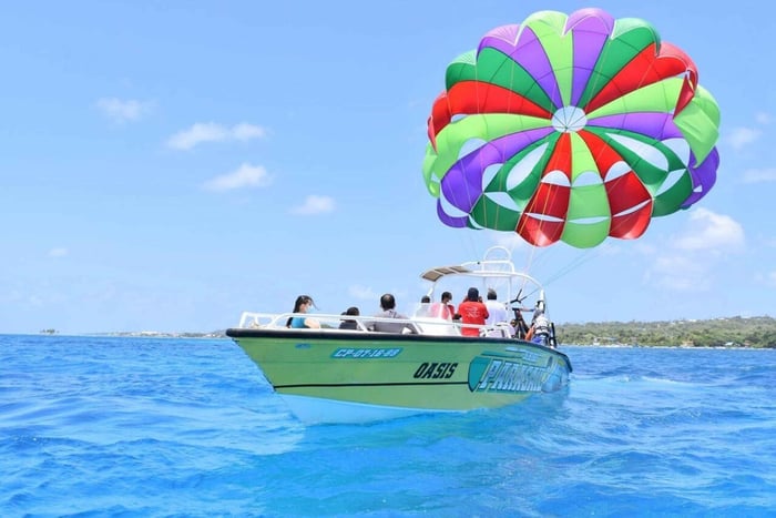 SAN ANDRES: PARASAIL - Fly over the 7-color sea