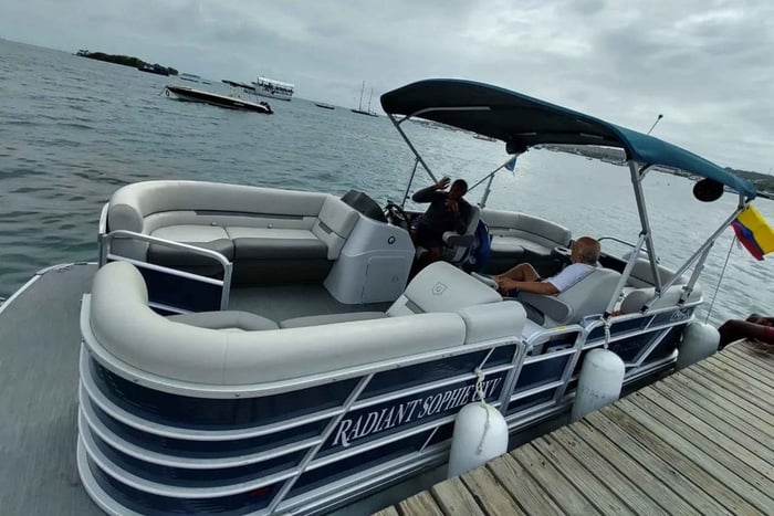 San Andrés: Sightseeing-Tour Aventura Platino zu den Cayos, den Mangroven und der Bucht (Ponton)