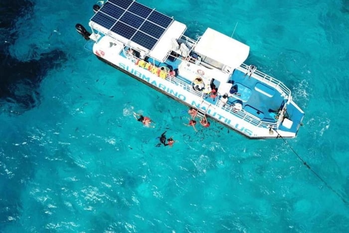 San Andrés: Semi-Submarine Explore the Sea of Seven Colors