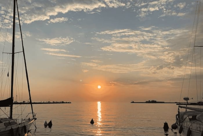 San Andrés: Sunset Sailing Tour with Snorkeling