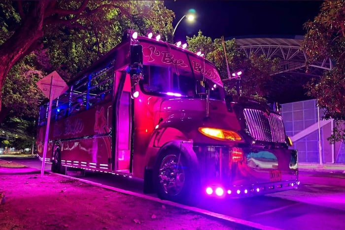 Santa Marta: Rumba Nocturna en Chiva en Santa Marta