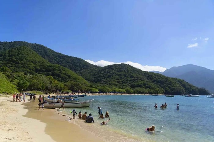 Santa Marta: Passeio de 1 dia na Praia Cristal com transfer de barco