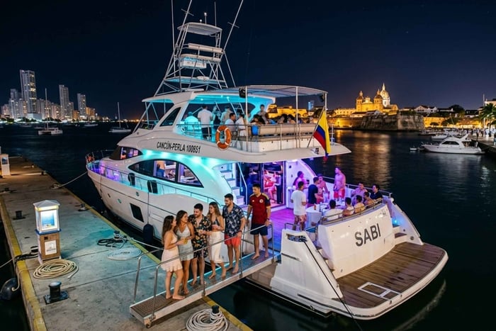 Fiesta en yate dj en vivo, bebida, fin en discoteca cartagena