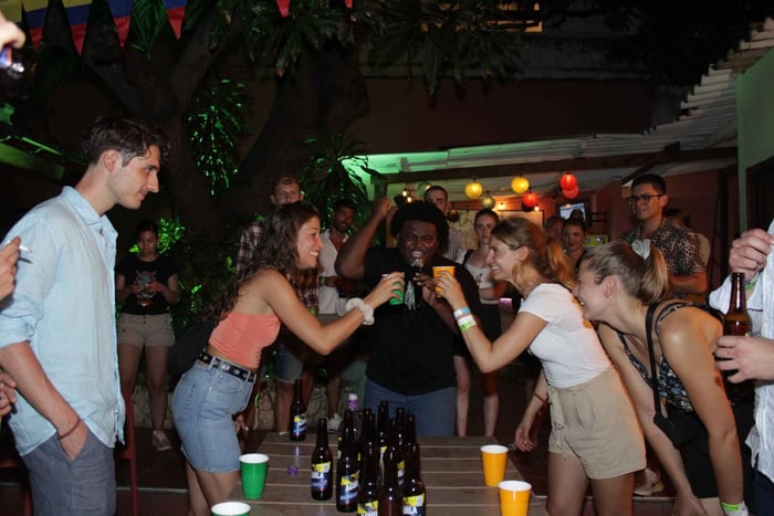 Cartagena: Pub Crawl z lekcjami tańca i darmowymi shotami