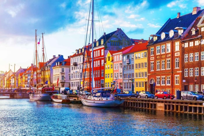 Kopenhagen: Rondvaart door de grachten & wandeltour door de oude stad/Nyhavn