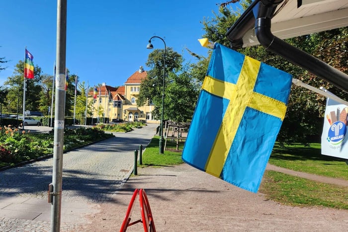 Malmö Walking Tour with Round-Trip Train in 4hrs