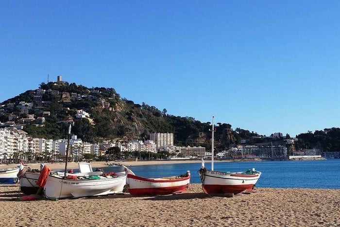 Barcelona: Private Tour Tauchen an der Costa Brava und Mittagessen
