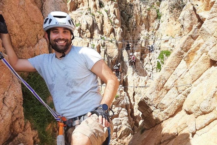 Via ferrata Cala Moli: recorre acantilados sobre el mediterraneo