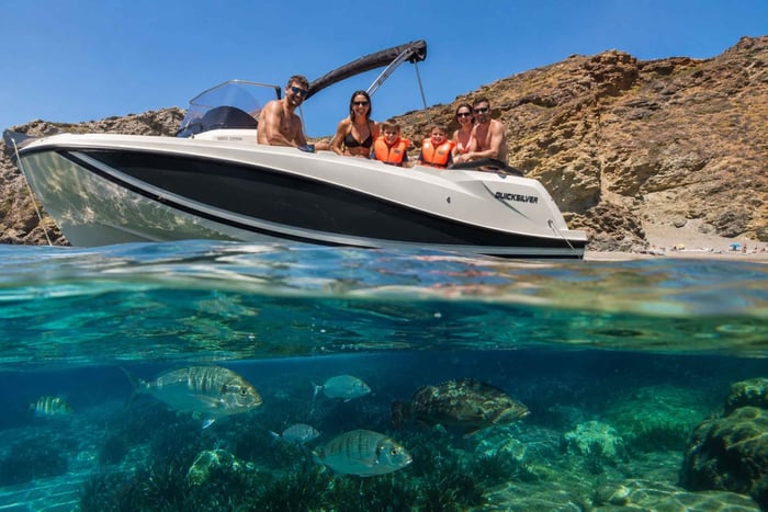 Cap de Creus: escursione in barca con snorkeling, paddle surf e aperitivo.
