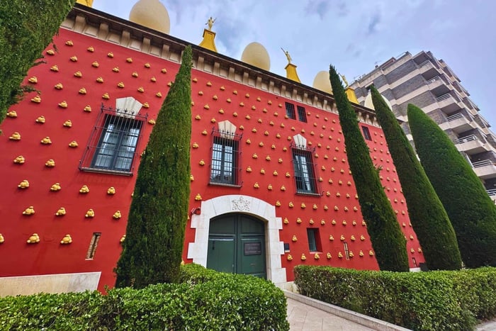 Fra Barcelona: Dalí og middelalderens Girona Privat dagstur
