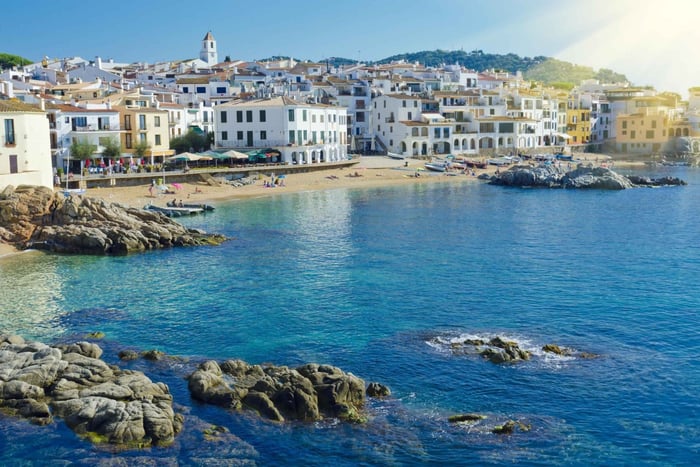 Fra Girona: Middelalderlig dagsudflugt til Costa Brava