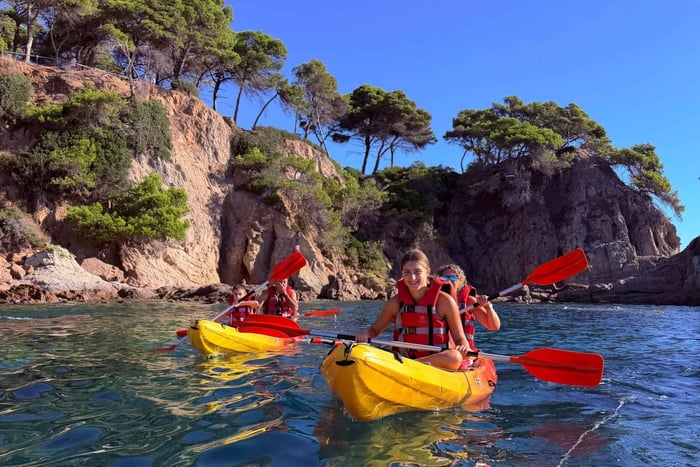 Multi-Sports en playa Fenals: Ufo + Kayak o Paddle surf + Mascara Snorquel