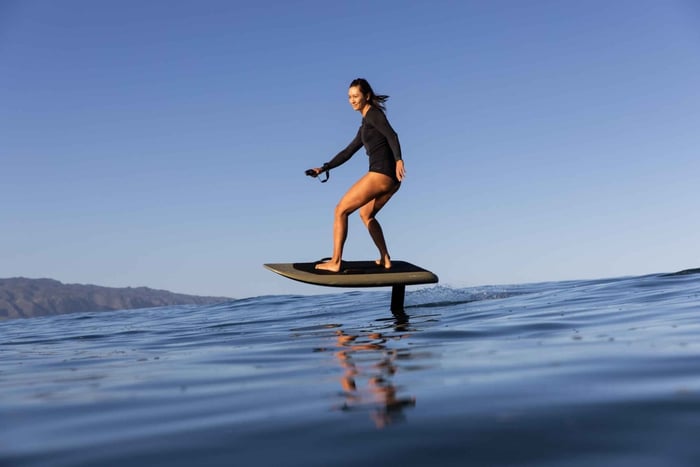 Privat e-foil-kurs i Roses: Fly over havet på Costa Brava