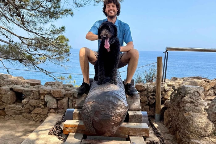 Visite privée de Gérone et de la Costa Brava en compagnie d'un adorable chien