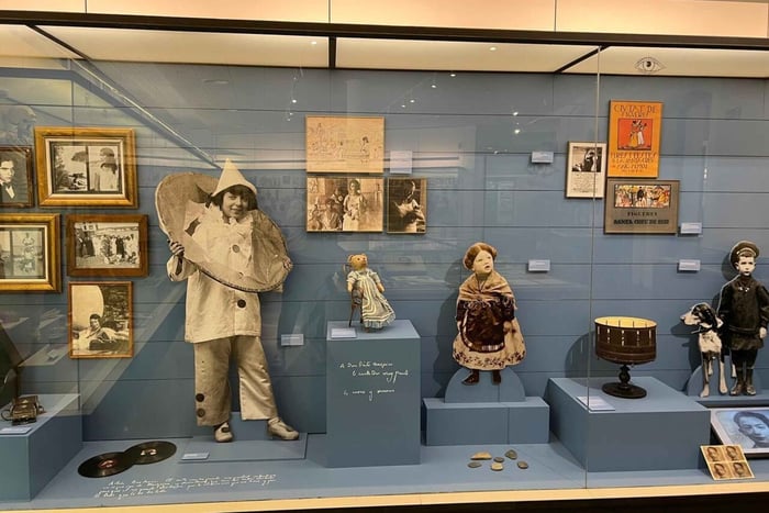 Muzeum Zabawek: zabawki Anny Marii i Salvadora Dalí oraz Garcíi Lorki.