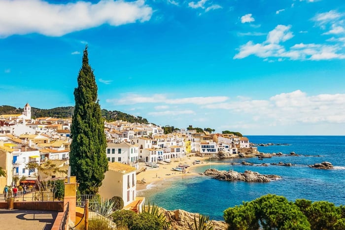 Da Barcellona: tour di gruppo a Girona e sulla Costa Brava con pick-up