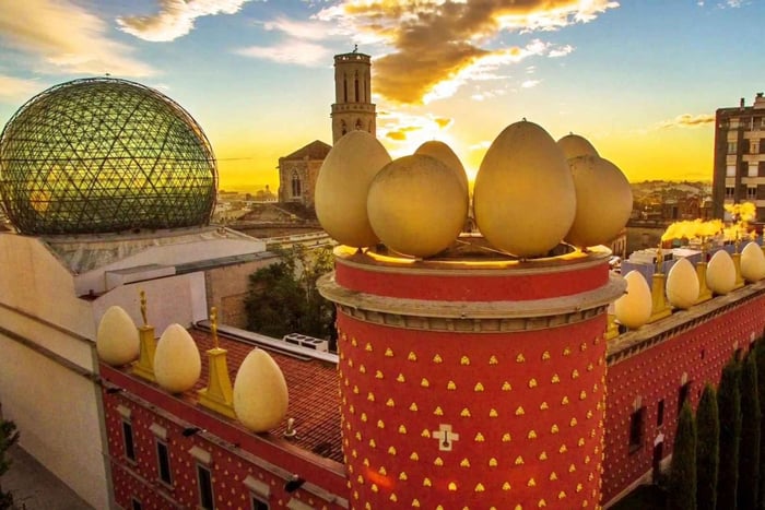 Dagvullende tour in Girona en Figueres met ophaalservice vanaf je hotel