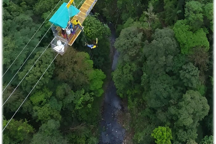 Puenting cerca de San José, CR, con tirolinas y Superman.