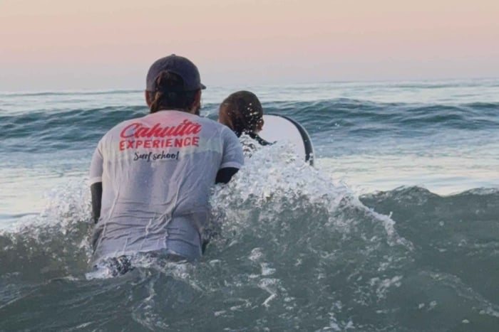 Cahuita: Playa Negra Surf Lesson with Fruit Snack