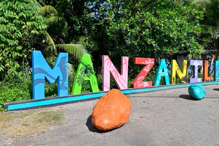 Epic Manzanillo Combo Tour: Snorkel, Dolphins & Farm Tour