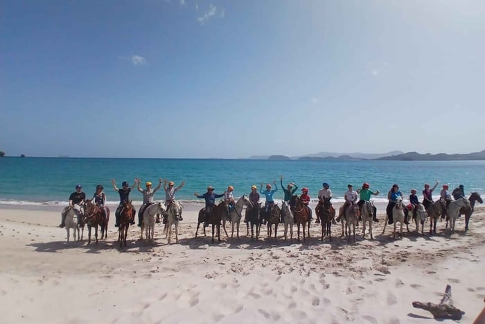 De Brasilito: passeio de 1 hora a cavalo pela praia