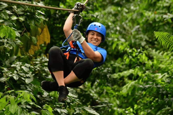 La Fortuna: 12 linee zip a baldacchino e escursione guidata nella foresta