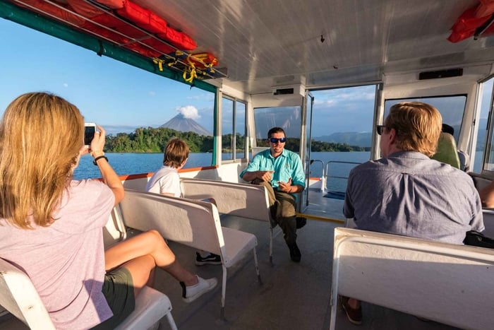 La Fortuna: Arenal Boat Tour & Pirate Hot Springs Dinner