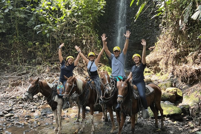 La Fortuna: Arenal River Horseback Riding