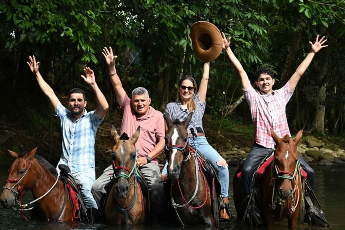 La Fortuna: Horseback Riding Tour with River Crossing