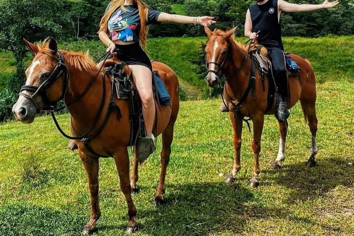La Fortuna: Volcano Horseback Ride & Zipline Tour
