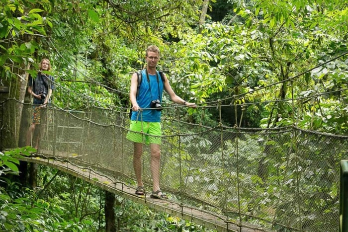 Manuel Antonio: Rainmaker Park Bridge & Waterfall Tour