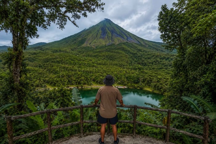 San José: Volcán Arenal y Aguas Termales con Almuerzo