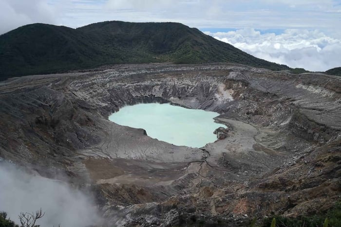 サンホセ：ガイド付き火山、滝、コーヒー農園日帰り旅行