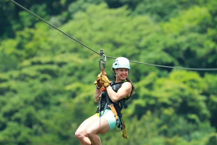 San José: Kombination af zipline + canyoning + transport + frokost