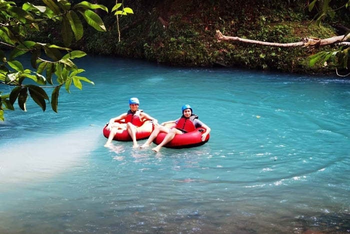 Tubing Rio Celeste: Aventura e Natureza